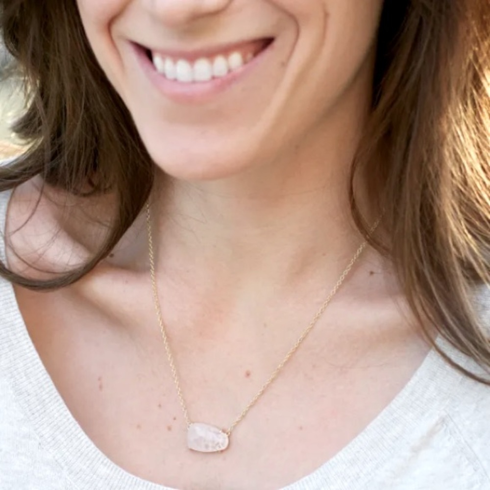 NWT Kendra Scott Isla Gold Necklace with White Ivory Mother of Pearl